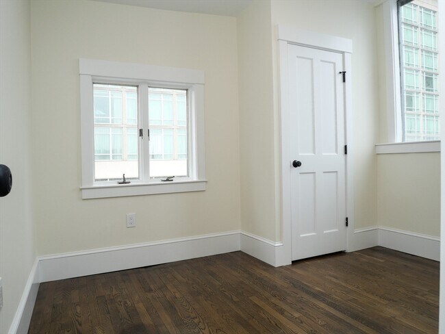 Photo - 261 W Newton St Unit 5