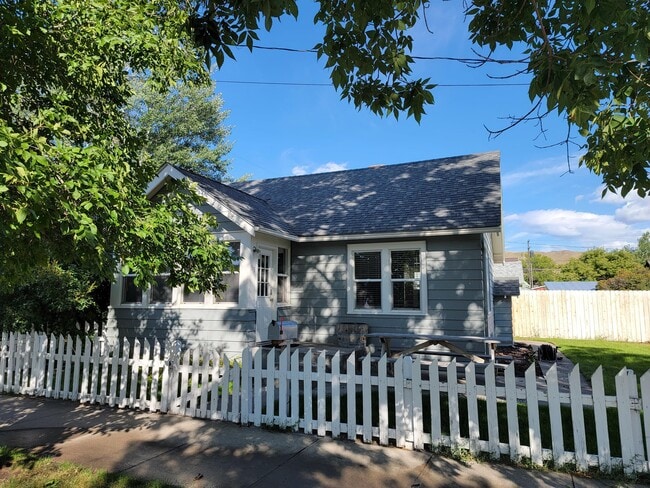 Photo - 515 E Callender St