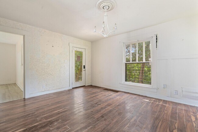 Photo - 2225 Catalpa Dr