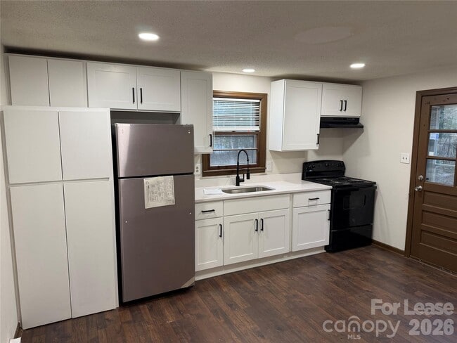 Photo - 526 Everette St