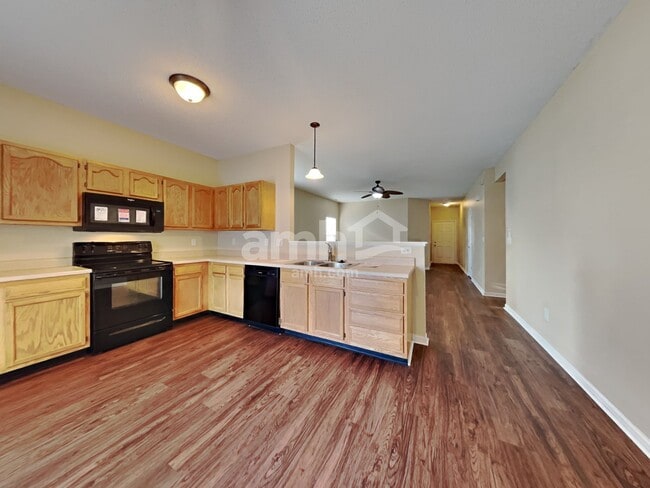9735 Thomas Ln