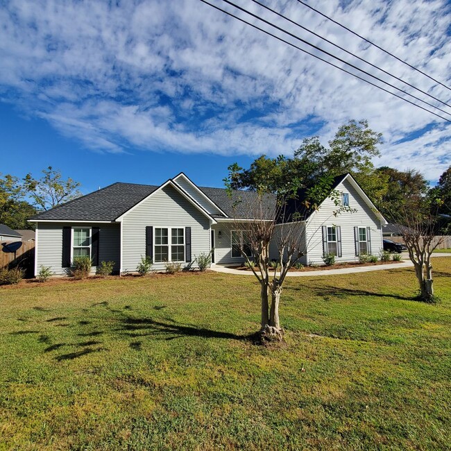 Modern 4-Bed, 2-Bath Home with 2-Car Garag... - Modern 4-Bed, 2-Bath Home with 2-Car Garag...