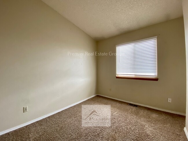 Photo - 519 Comanche Village Dr