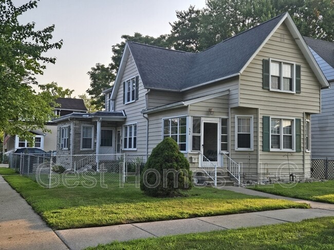 Building Photo - 2753 4th St Rental