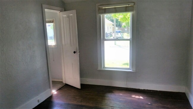Photo - 1234 Gillett St