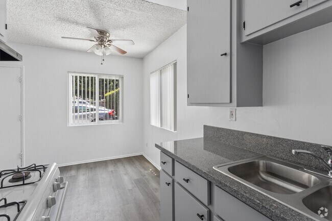 1BR, 1BA - 882SF - Kitchen