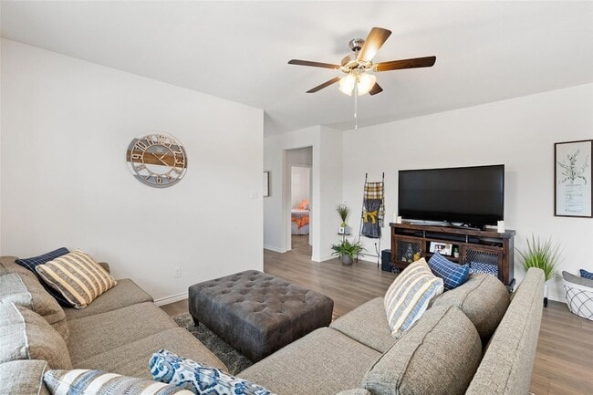 Photo - 1624 Bennington Ln