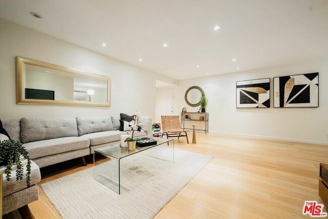 Photo - 645 Westmount Dr