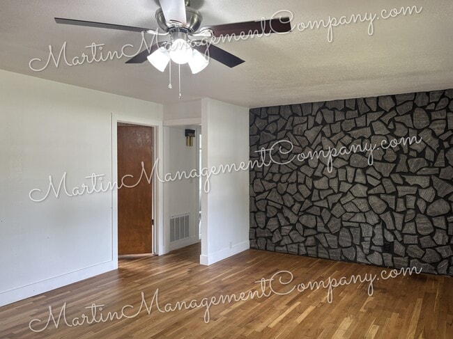 Photo - 2436 W 2nd St