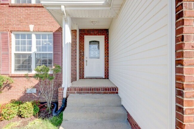 Photo - 3 Bedroom 2.5 Bathroom Home w/ Bonus Room!