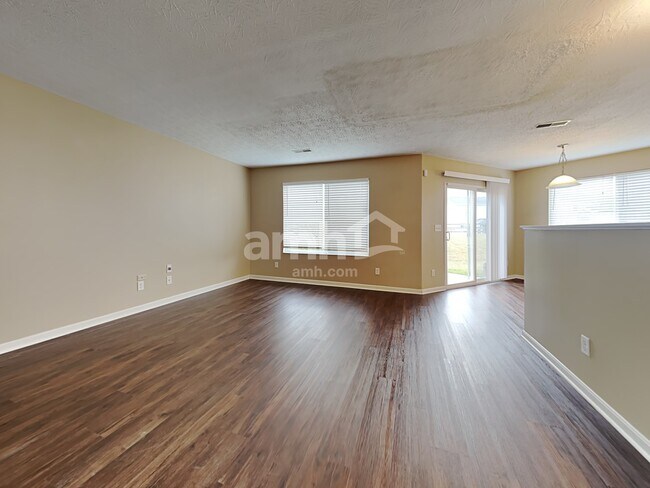 Photo - 6580 Riverview Ave