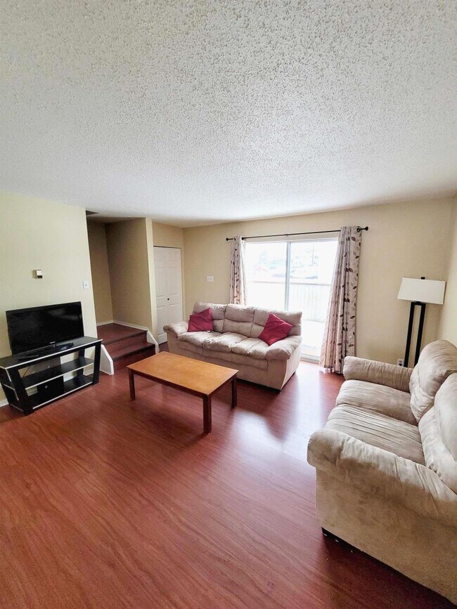 Photo - 2 bedroom in Kitimat BC V8C 1W4