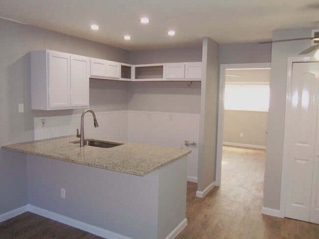 Photo - Four plex in South Austin, Westgate area - 1 bedroom and 1 bathroom