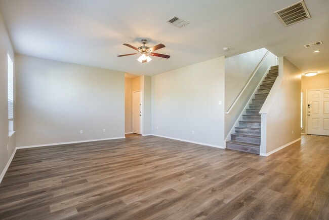 Photo - 233 Waterloo Dr