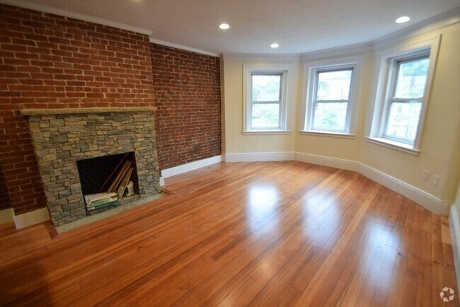 Building Photo - 1616 Beacon St Unit 2 Rental