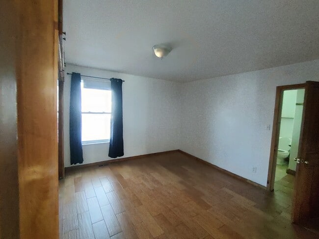 Photo - 20460 N Main St