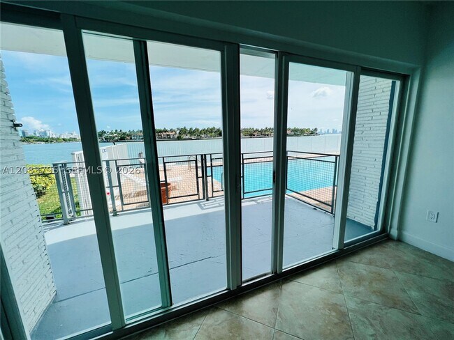 946 Bay Dr E Unit 7
