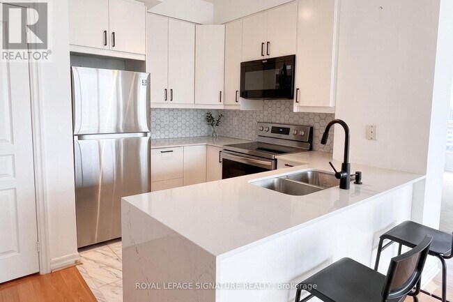 Photo - 220 Burnhamthorpe Rd W Unit 1602