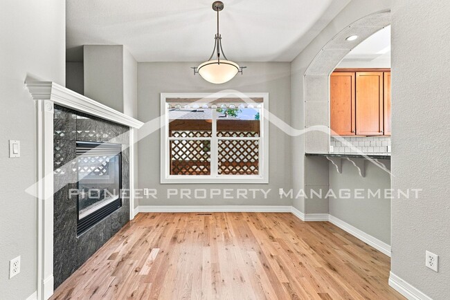 Photo - 4570 Meade St