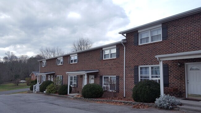 Exterior of complex - 205 Clearview Dr NE Apartments Unit 3