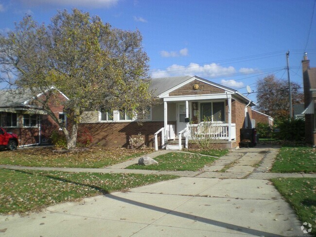 Building Photo - 28048 Groveland St Rental