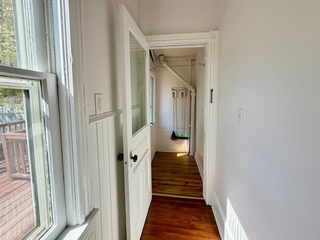 Building Photo - 38 Walnut St Unit 1