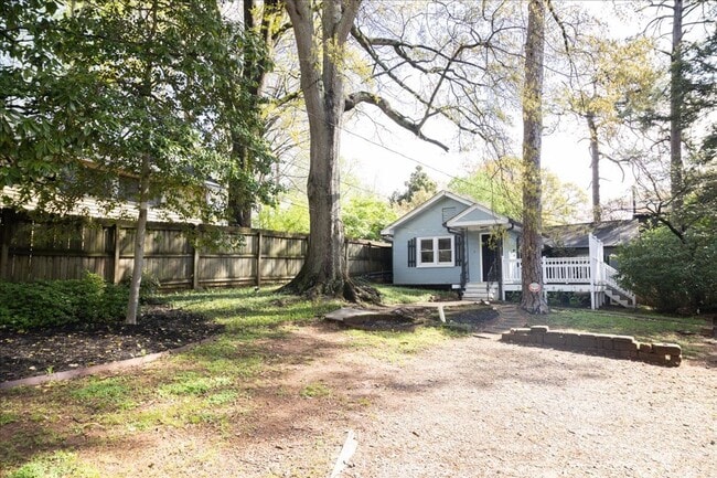 Photo - Beautifully Renovated 2/1 in Desirable Grant Park!