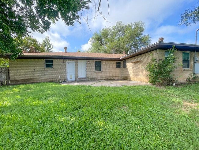 Photo - 110 E San Benito Dr