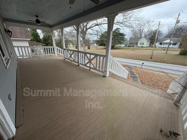 Photo - 8 N Broad St