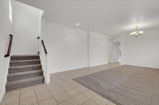 Photo - 566 Del Mar Cir