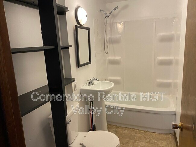 Photo - 261 College St SE