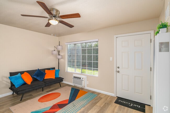 1BR, 1BA - 500SF - Living Room