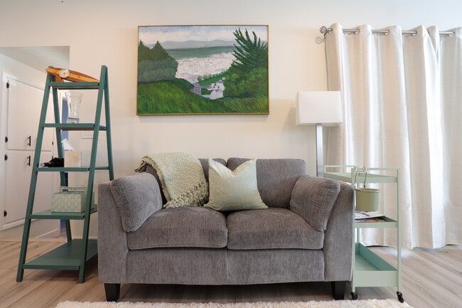 Photo - 8915 NE Hill Way