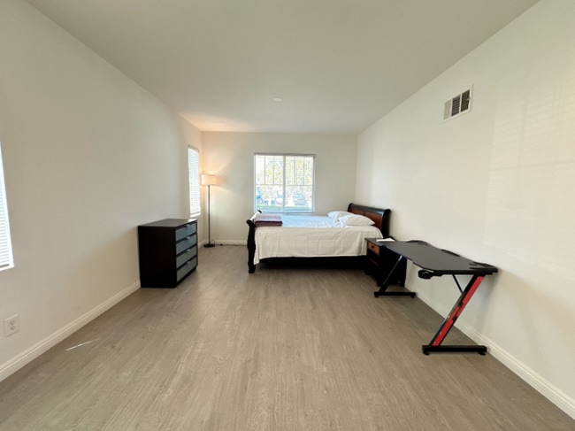 Photo - 13703 Turf Paradise St