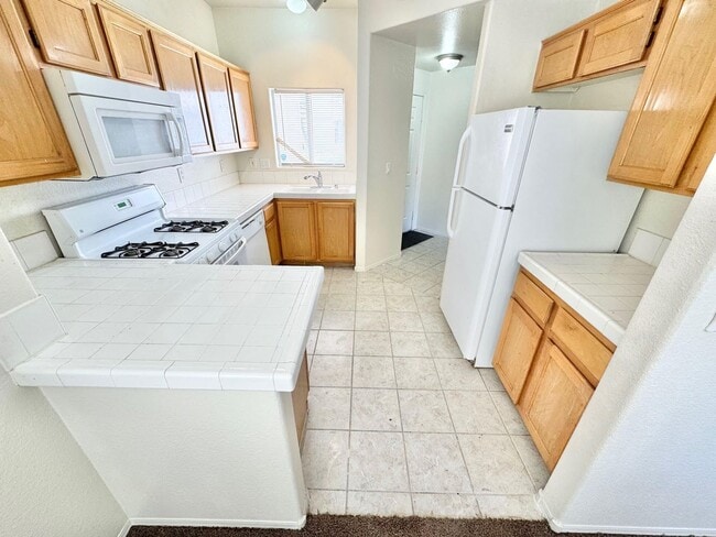 Photo - **BEAUTIFUL 3 BEDROOM, 2 BATHROOM DOWNSTAI...