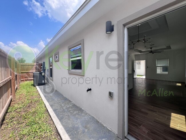 Photo - SUPER LOW PRICED - Like Brand New 2bed/2bath Apartment in Edinburg. Don't Miss Out!