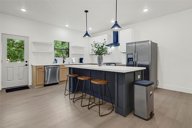 Photo - 1008 Danube St