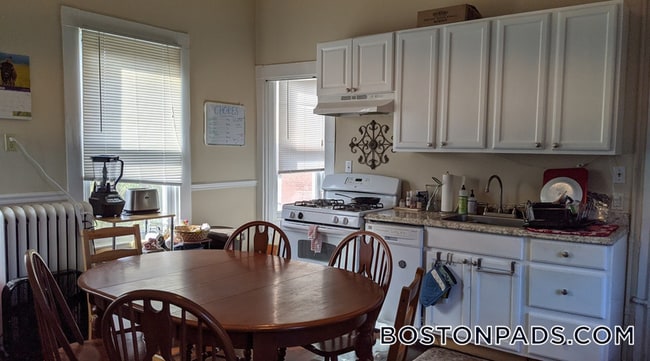 195 Green St Unit 3