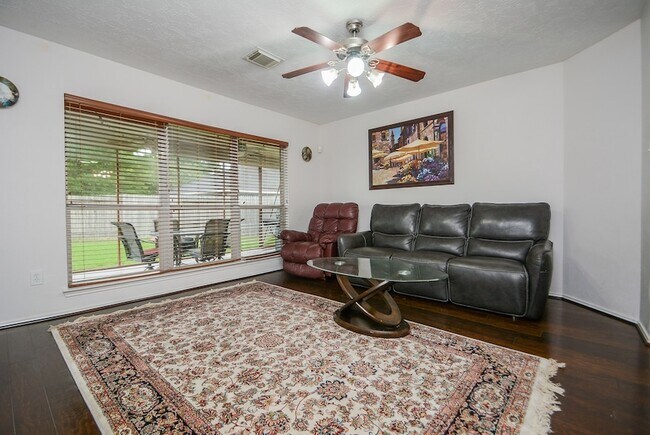 Photo - 1907 Coverlea Ct