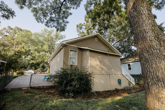 Photo - 209 Mill St