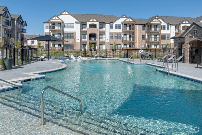 Resort-Style Pool with Sun Deck - Trails at Aspen Creek Rental