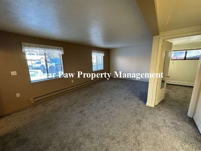 Photo - Cute 2 bedroom duplex with utilities included in rent!! Unit Lower