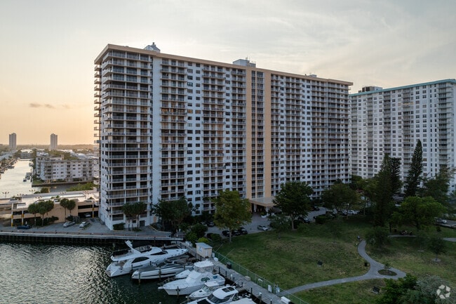 290 174th St - Winston Towers 700