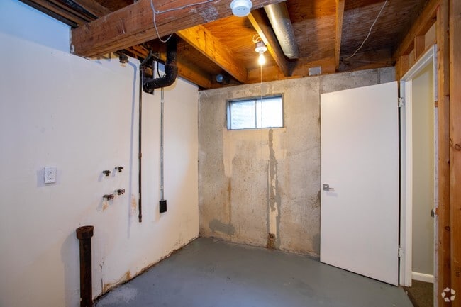 2BR, 1.5BA - 1,330 SF Townhome
