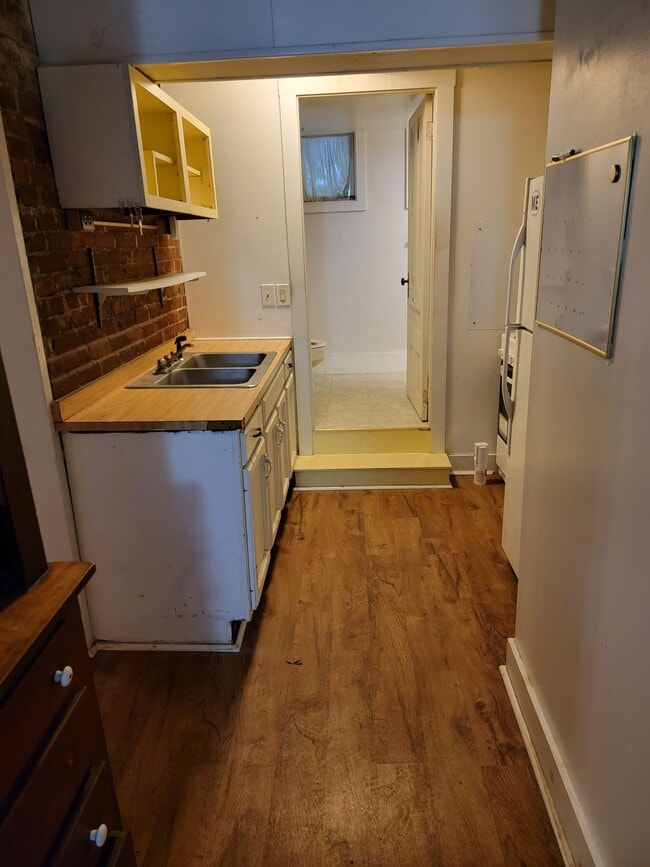 Building Photo - 683 State St Unit Garden 1