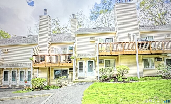 Building Photo - 8 Rose Ln Unit 26-14