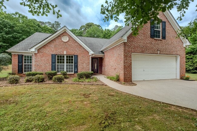 Photo - Beautiful 4 Bedroom Home on Large Private Lot in Hoschton