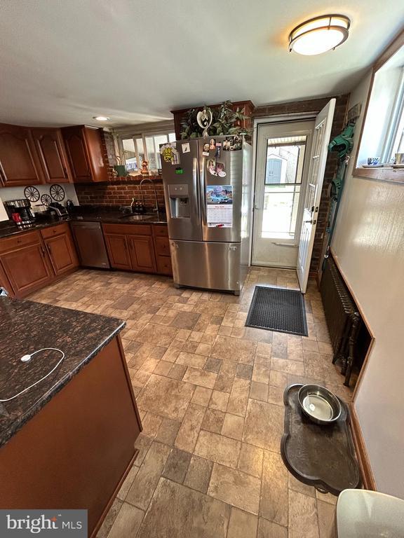 Photo - 153 W 6th Ave