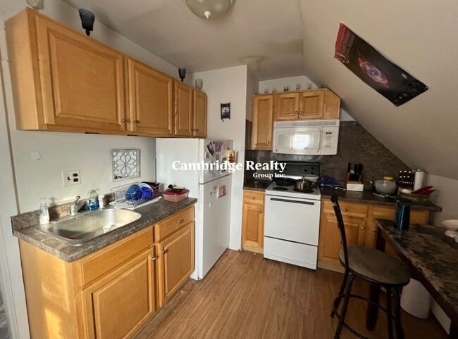 Building Photo - 45 Gardena St Unit 3M