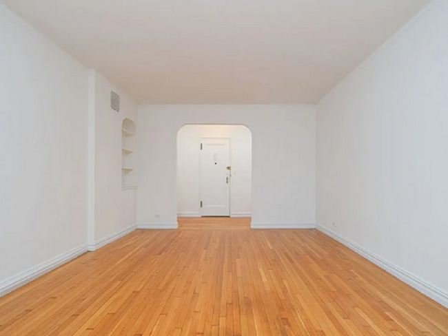 Building Photo - 55 E 190th St